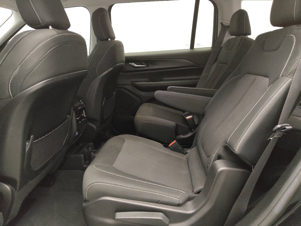 Used 2023 Jeep Grand Cherokee L Laredo image 18