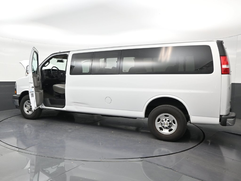 Used 2022 Chevrolet Express 3500 LS w/ Chrome Appearance Package RWD image 29