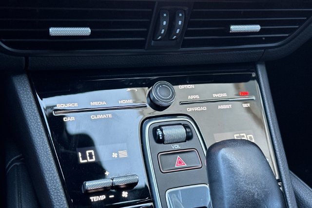 Used 2022 Porsche Cayenne AWD/4WD image 20