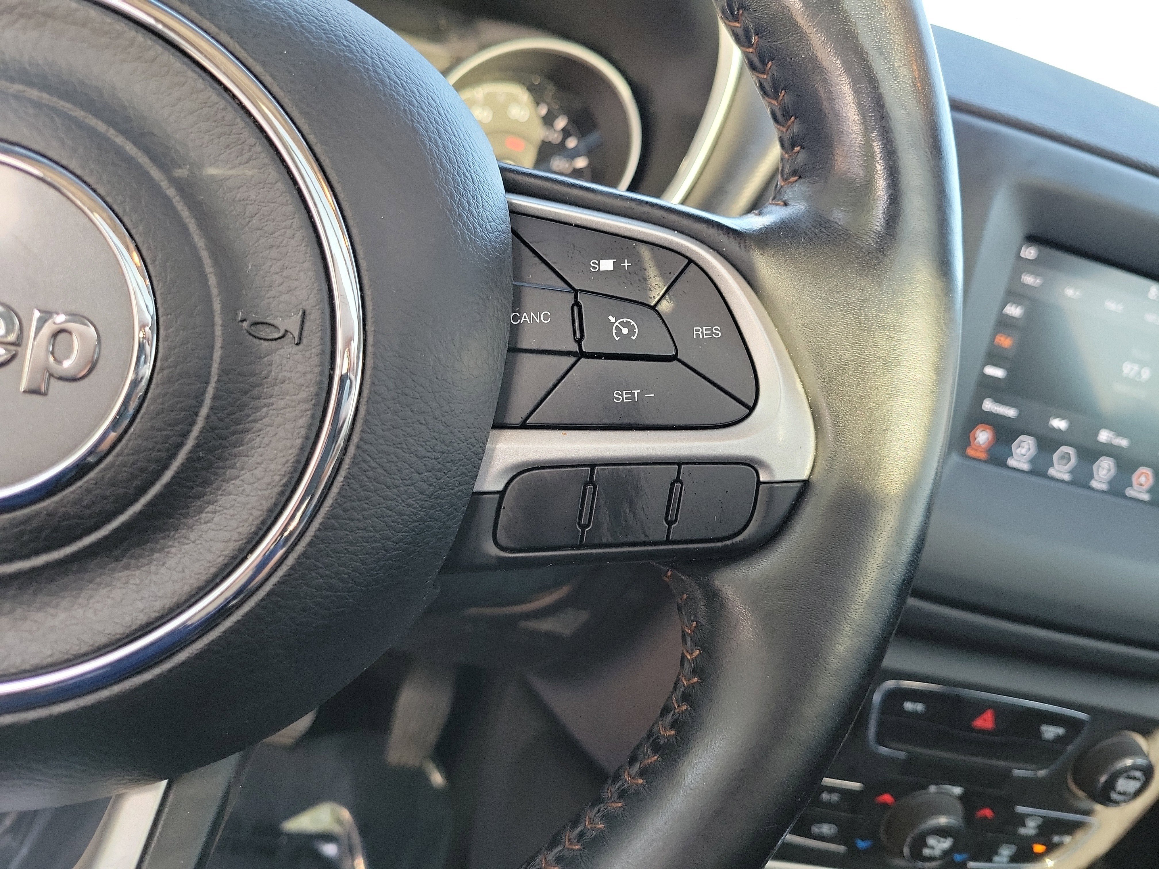 Used 2019 Jeep Compass Latitude w/ Cold Weather Group AWD/4WD image 24