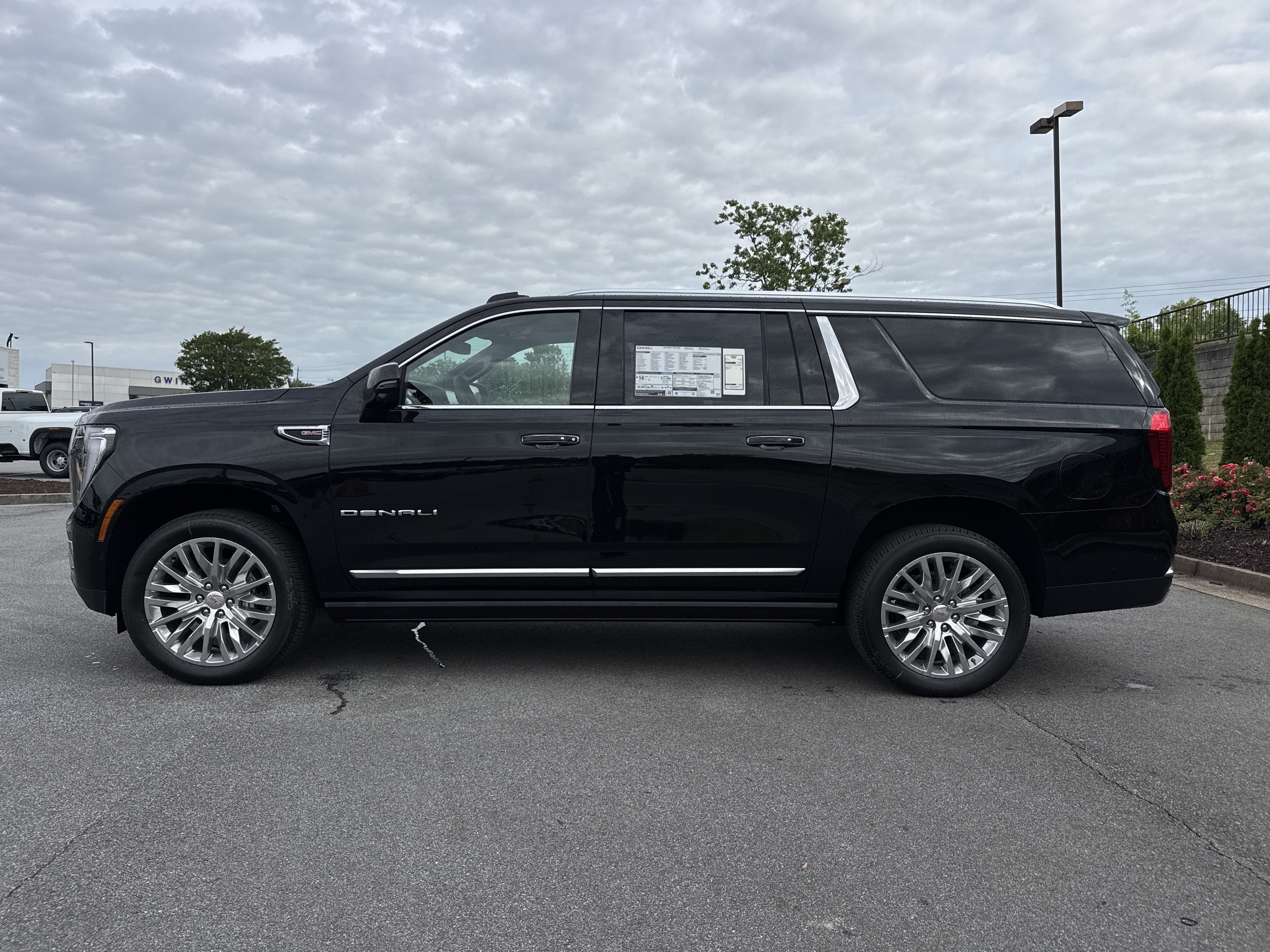 New 2026 GMC Yukon XL Denali w/ Sun & Power Step Package AWD/4WD image 7