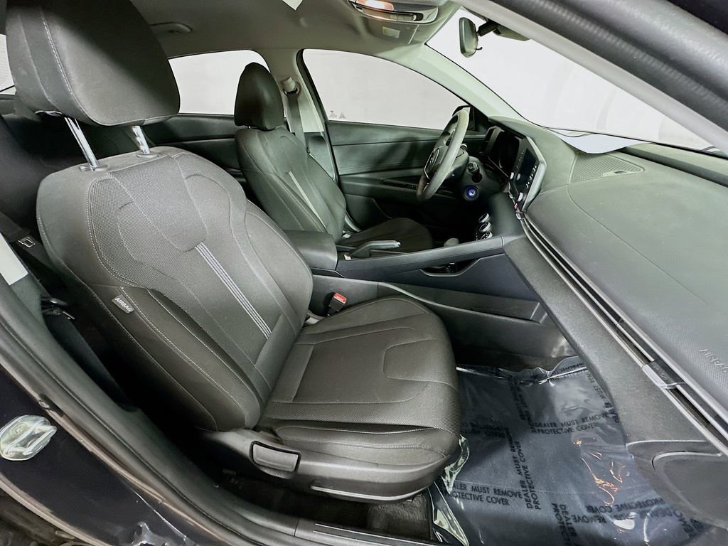 Used 2022 Hyundai Elantra SE image 32