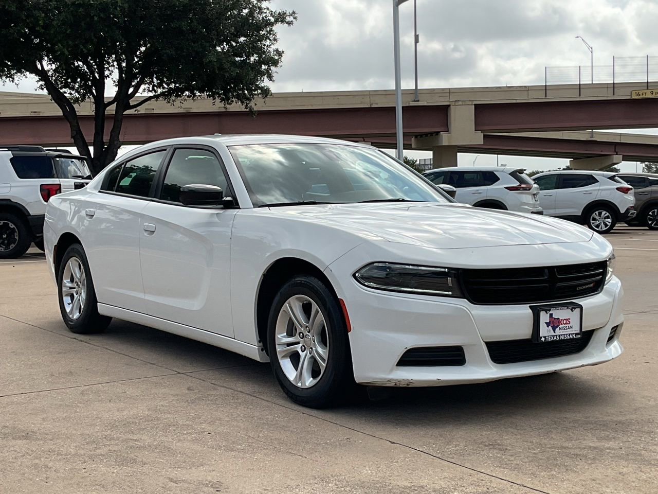 Used 2023 Dodge Charger SXT RWD image 3