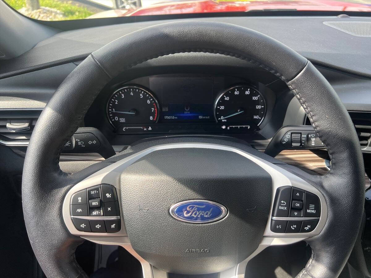 Used 2022 Ford Explorer Limited w/ Equipment Group 301A AWD/4WD image 12