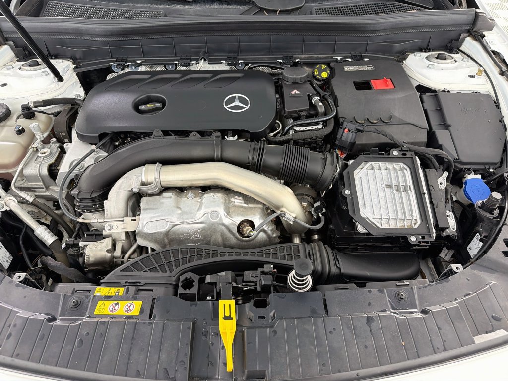 Used 2025 Mercedes-Benz GLB 250 image 28