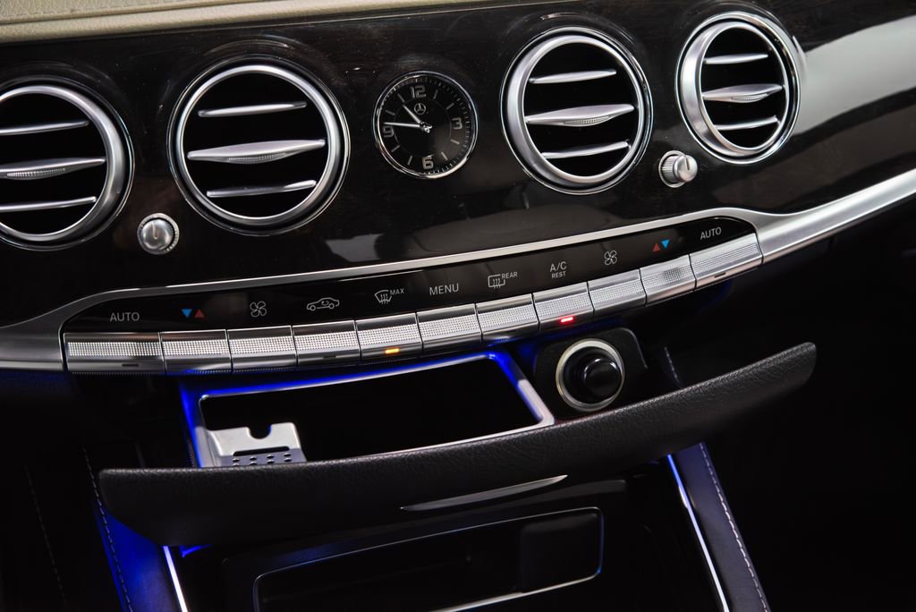 Used 2018 Mercedes-Benz S 560 4MATIC Sedan image 36