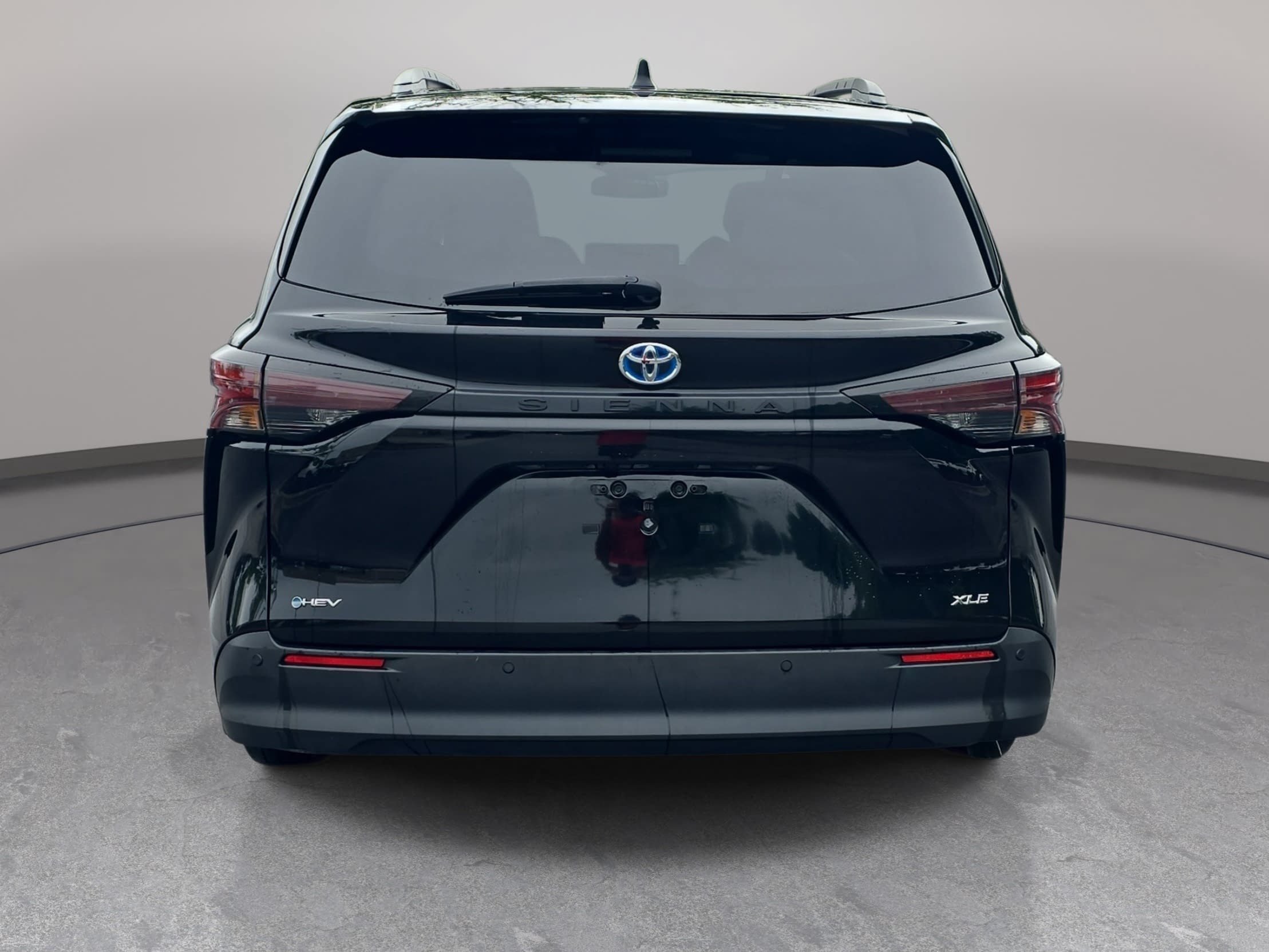 Used 2025 Toyota Sienna XLE FWD image 6