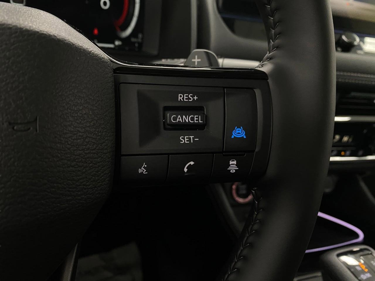 Used 2025 Nissan Rogue Platinum image 19