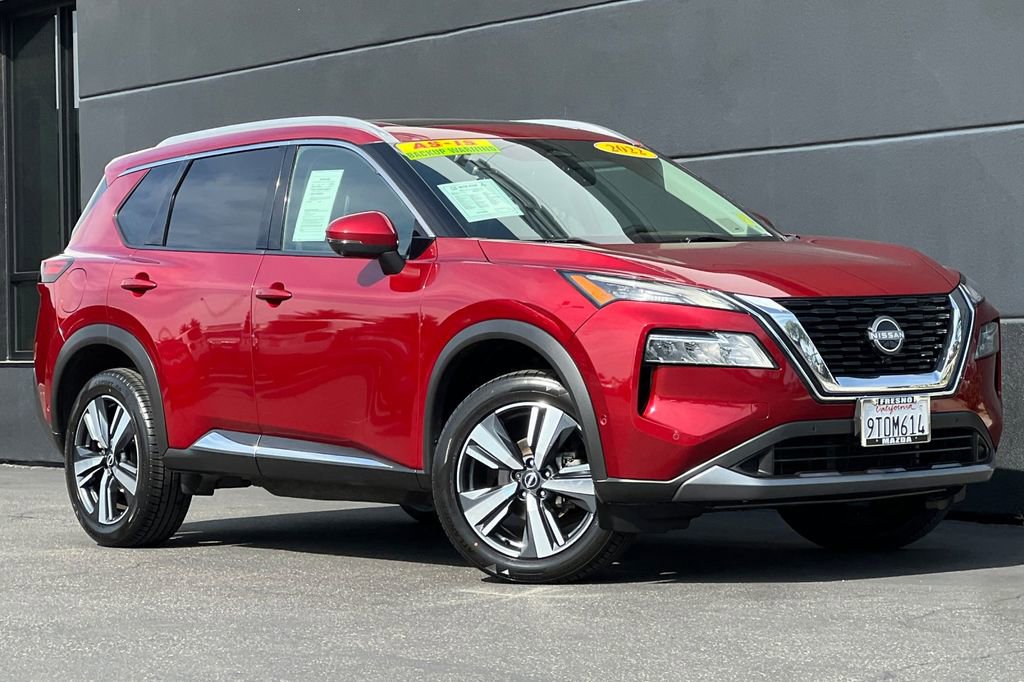 Used 2023 Nissan Rogue SL w/ SL Premium Package image 3