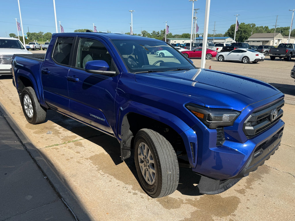 Used 2024 Toyota Tacoma SR5 AWD/4WD image 4