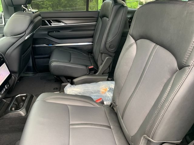 New 2026 Jeep Grand Wagoneer Summit AWD/4WD image 12