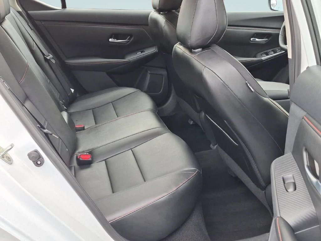 Used 2025 Nissan Sentra SR w/ SR Premium Package FWD image 30