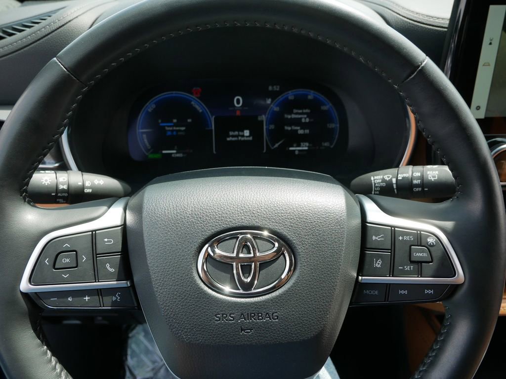 Used 2023 Toyota Highlander Platinum AWD/4WD image 28