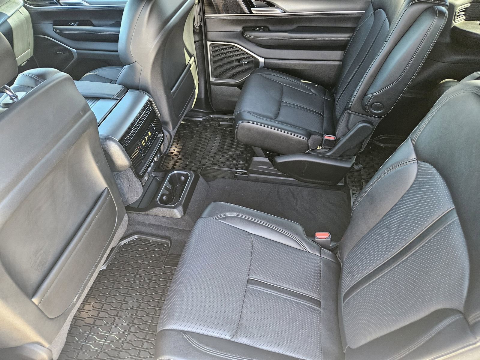 Used 2024 Jeep Wagoneer Series II image 31