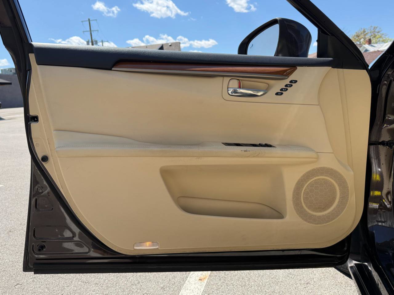 Used 2013 Lexus ES 300h w/ Luxury Pkg image 17