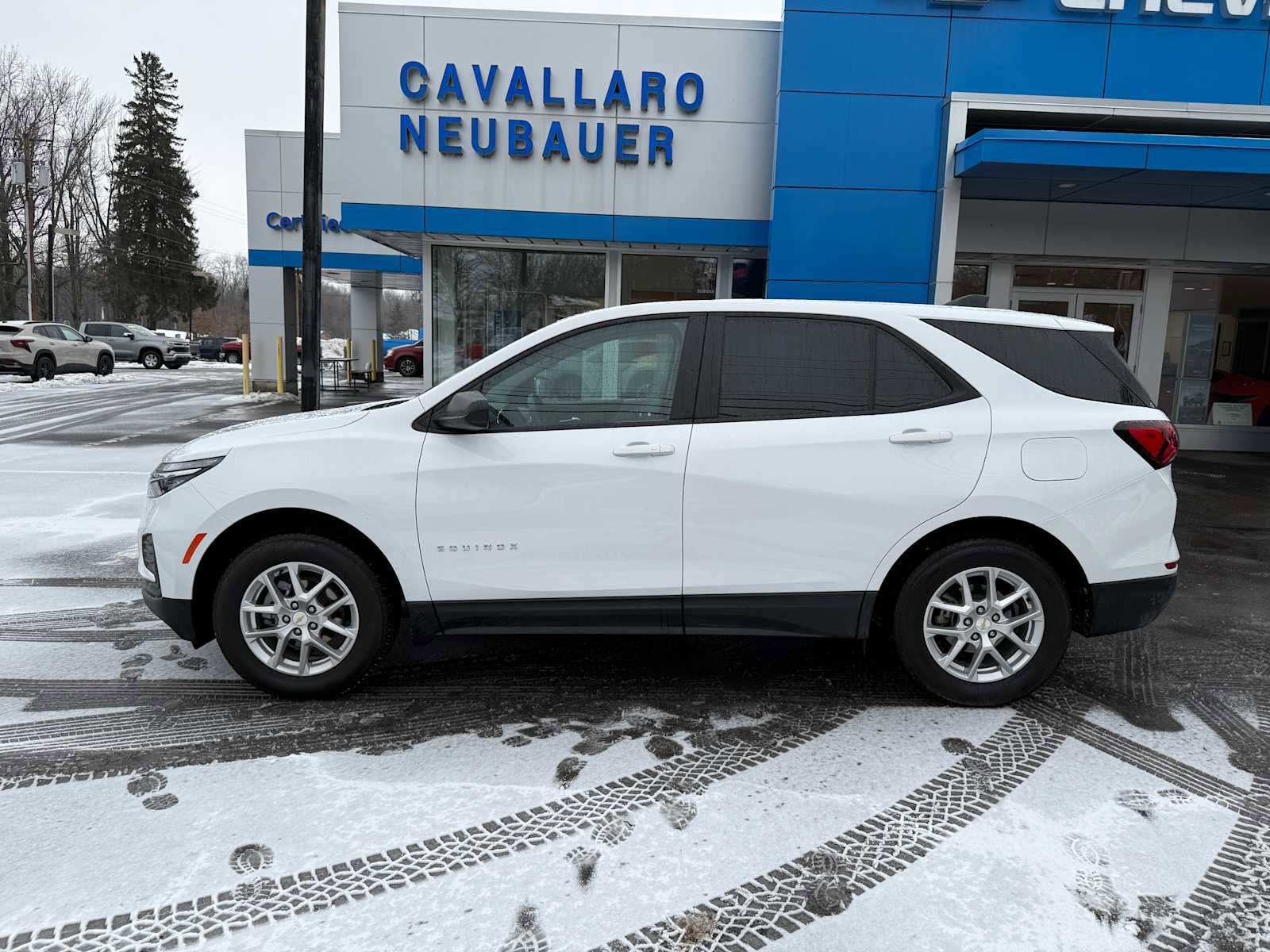 Used 2023 Chevrolet Equinox LS w/ LS Convenience Package image 8