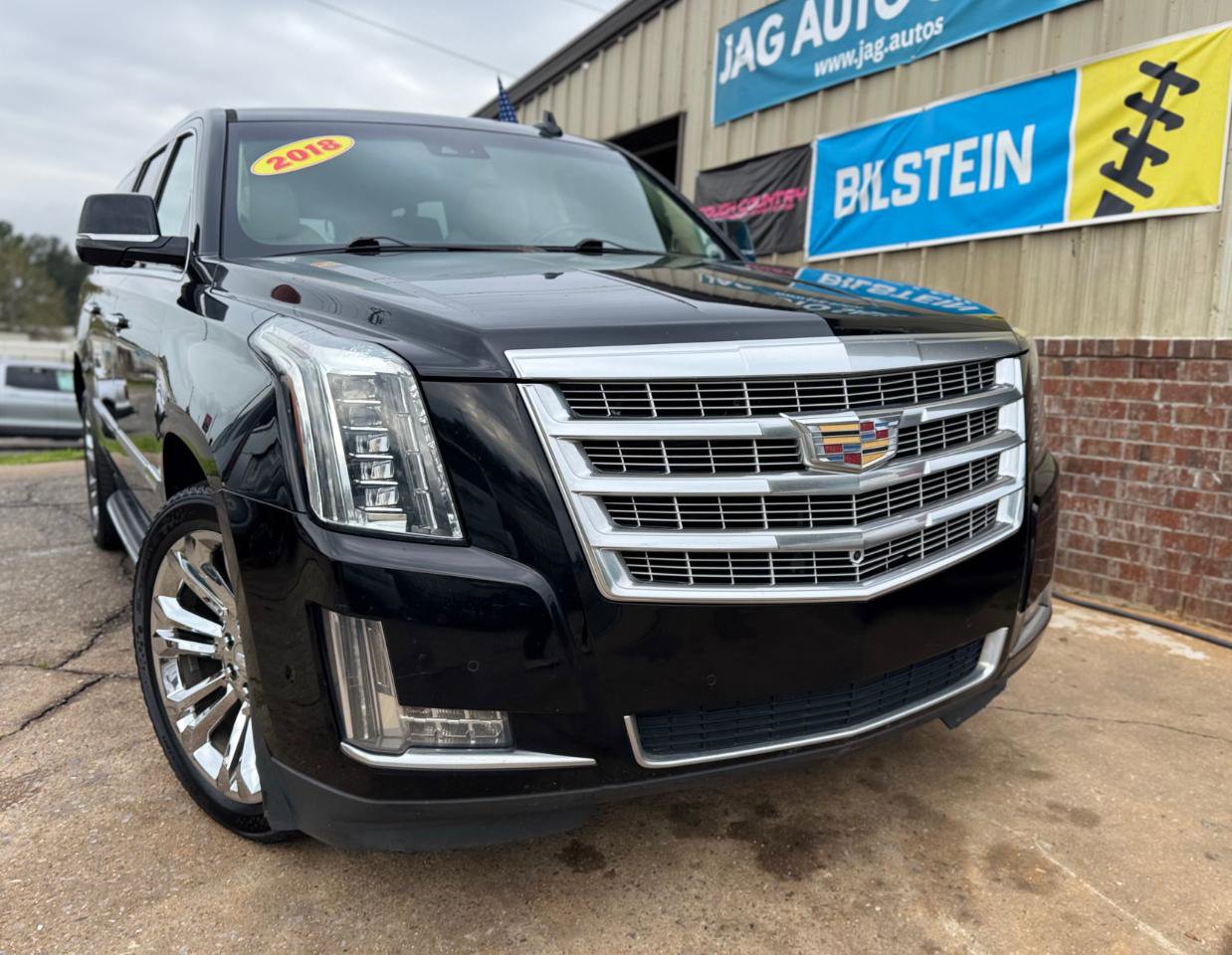 Used 2018 Cadillac Escalade ESV Luxury w/ LPO, Radiant Package RWD image 2