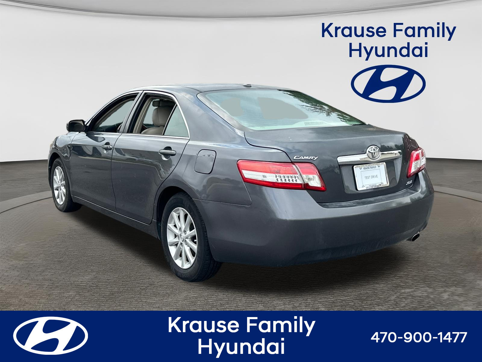 Used 2011 Toyota Camry XLE w/ XLE Extra-Value Pkg #2 FWD image 6
