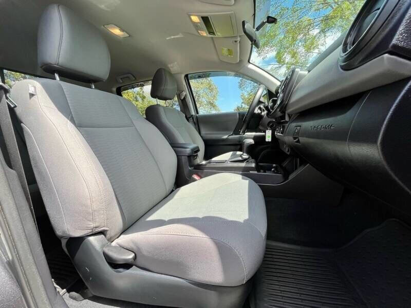 Used 2016 Toyota Tacoma SR5 RWD image 13
