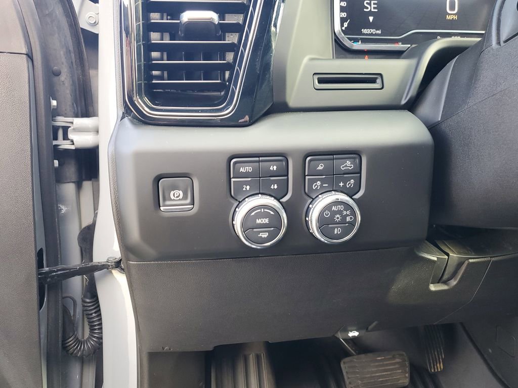 Used 2025 GMC Sierra 2500 AT4 image 23