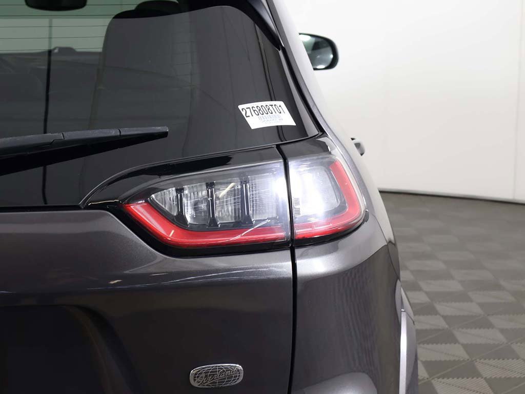 Used 2019 Jeep Cherokee Overland w/ Technology Group image 19