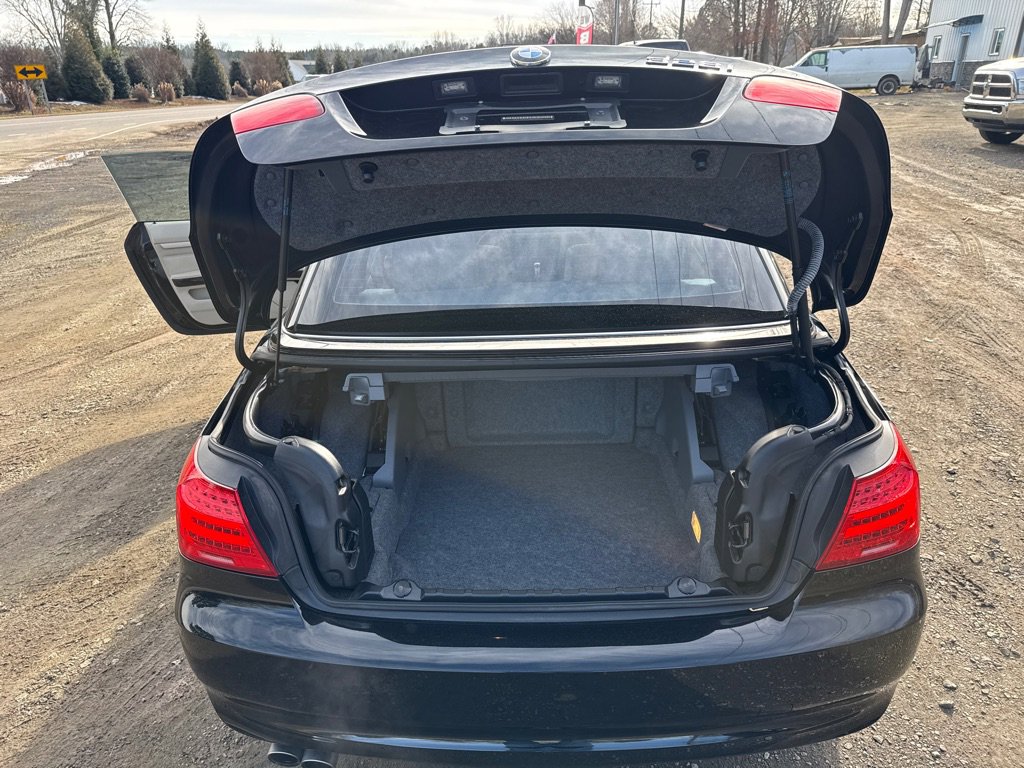 Used 2011 BMW 328i Convertible w/ M-Sport Package image 11