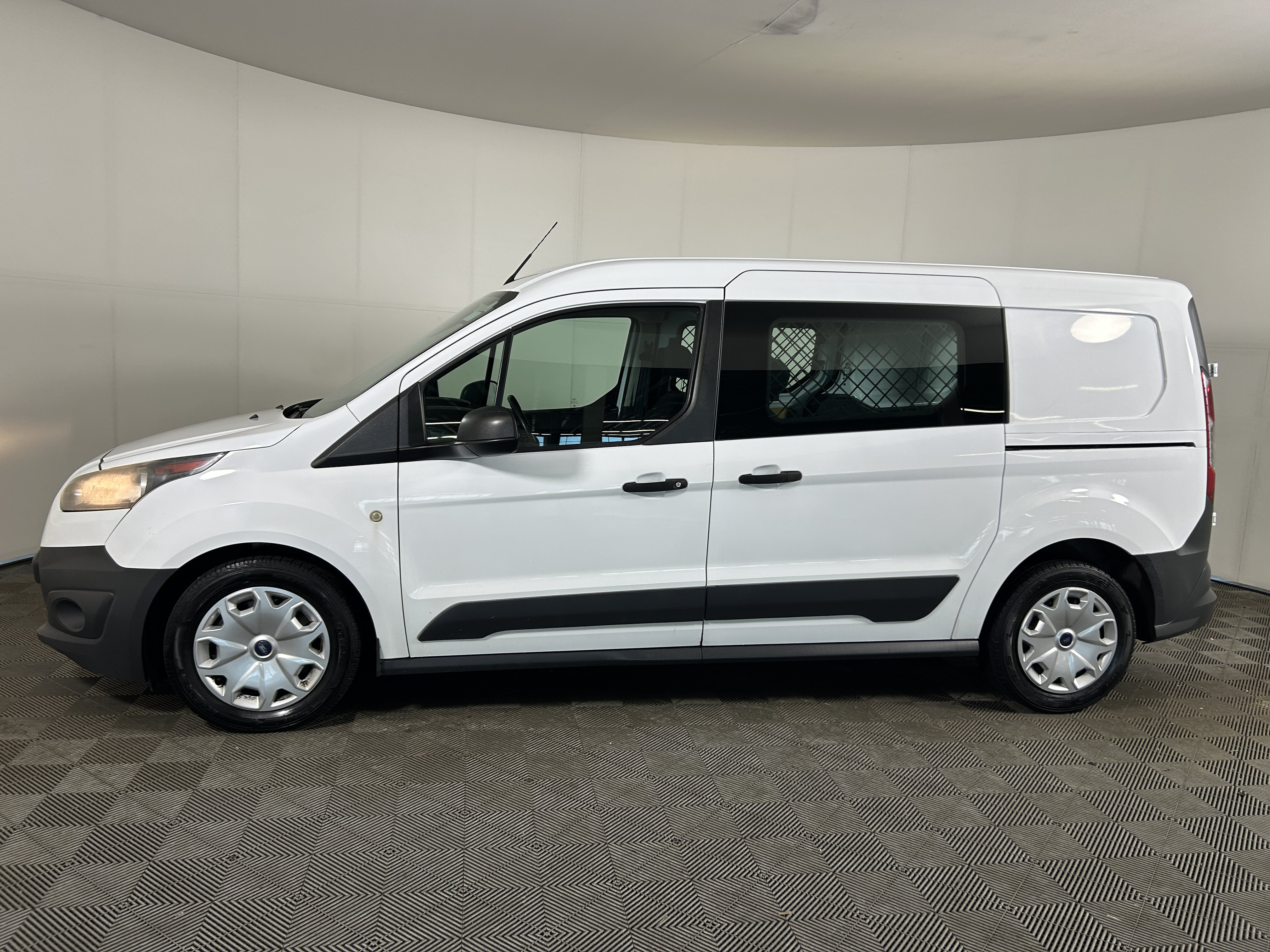 Used 2018 Ford Transit Connect XL FWD image 2