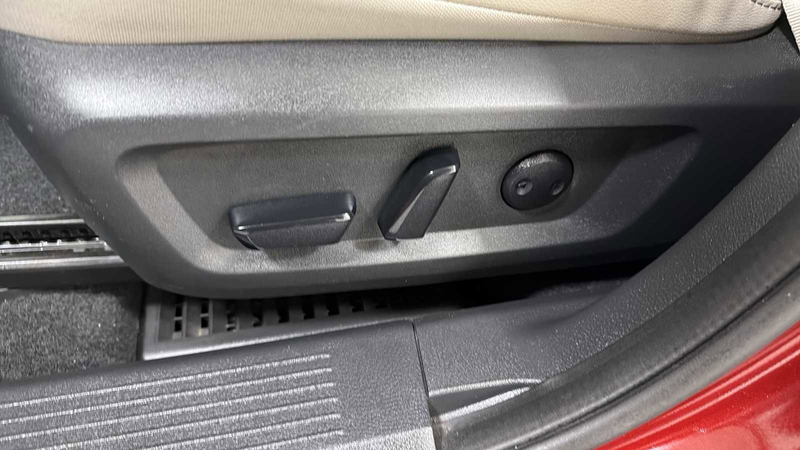 Used 2023 Nissan Rogue SL w/ SL Premium Package image 14