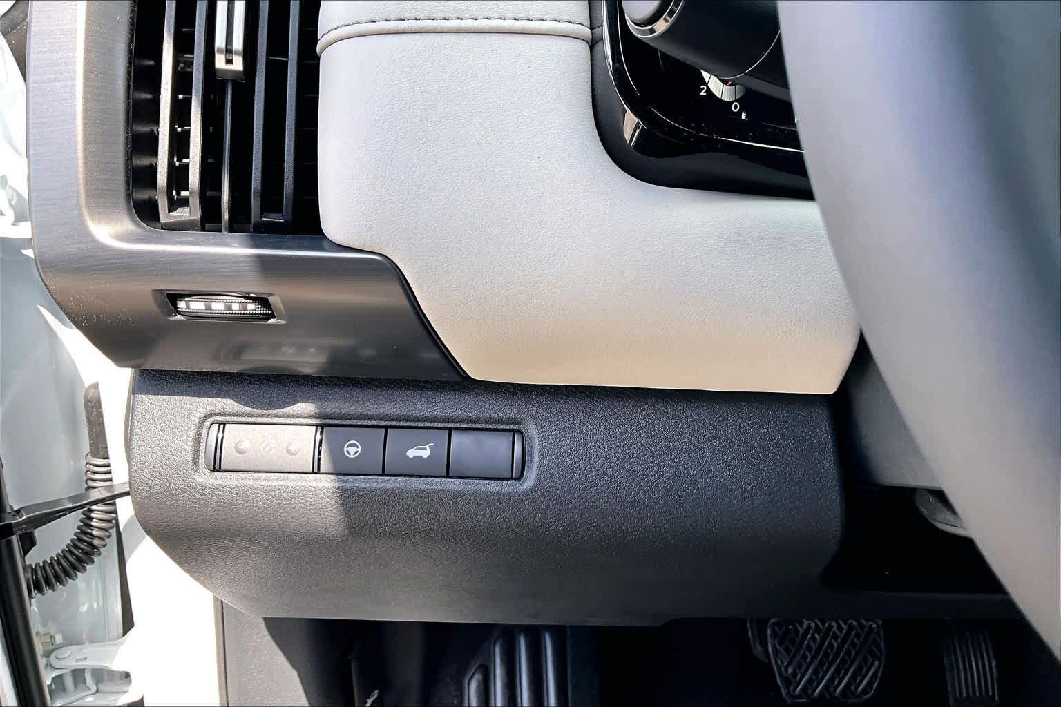 New 2026 Nissan Pathfinder SL w/ SL Premium Package FWD image 15
