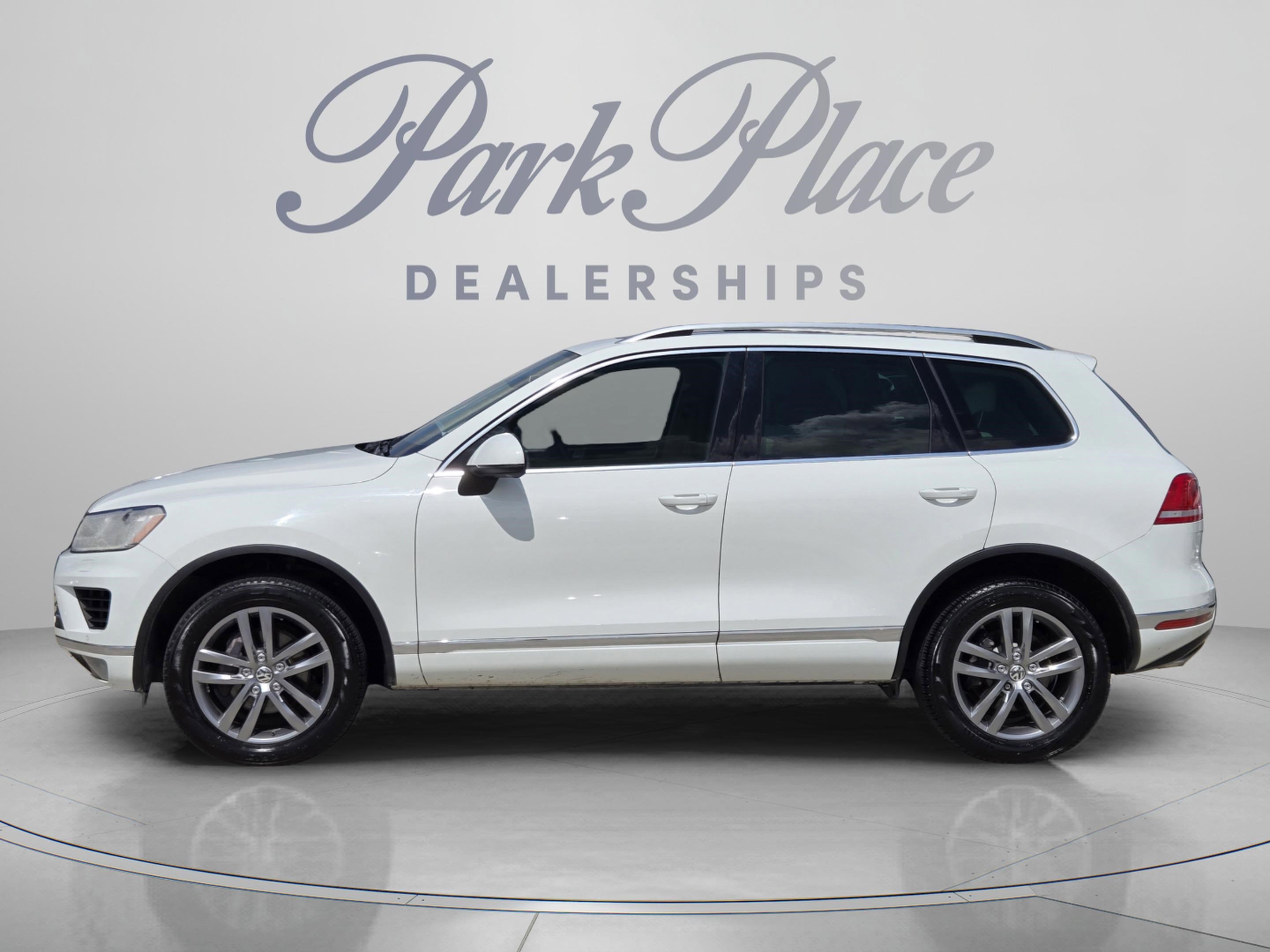 Used 2016 Volkswagen Touareg VR6 AWD/4WD image 2