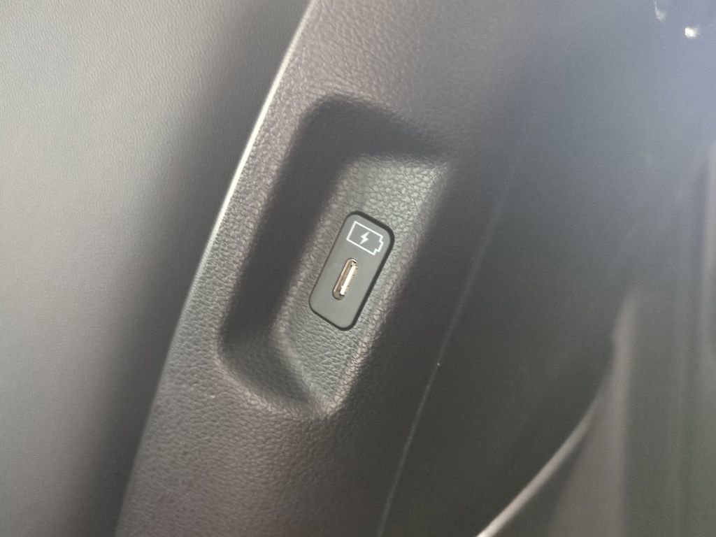 Certified 2025 Hyundai Santa Fe SEL image 18