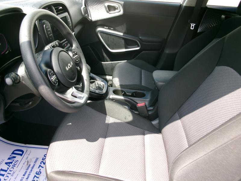 Used 2025 Kia Soul LX w/ LX Technology Package FWD image 13