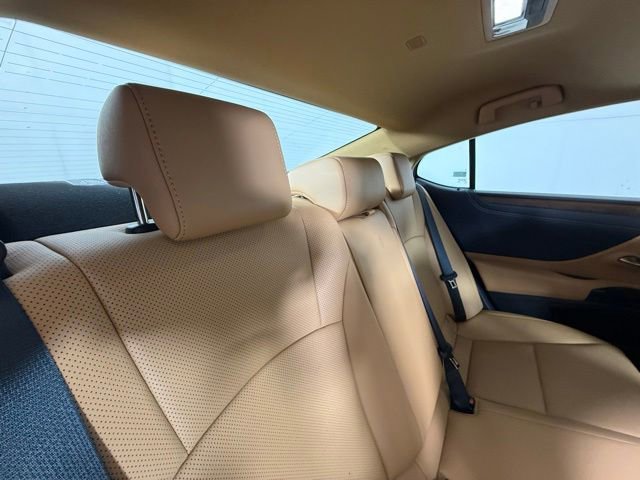 Used 2025 Lexus ES 350 w/ Premium Package FWD image 36