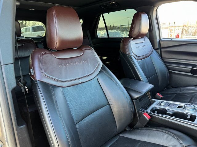 Used 2022 Ford Explorer Platinum w/ Equipment Group 601A AWD/4WD image 21
