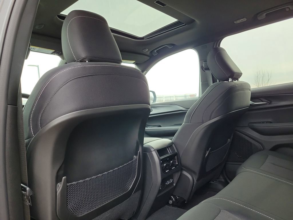 New 2025 Jeep Grand Cherokee Laredo X w/ Luxury Tech Group I image 14