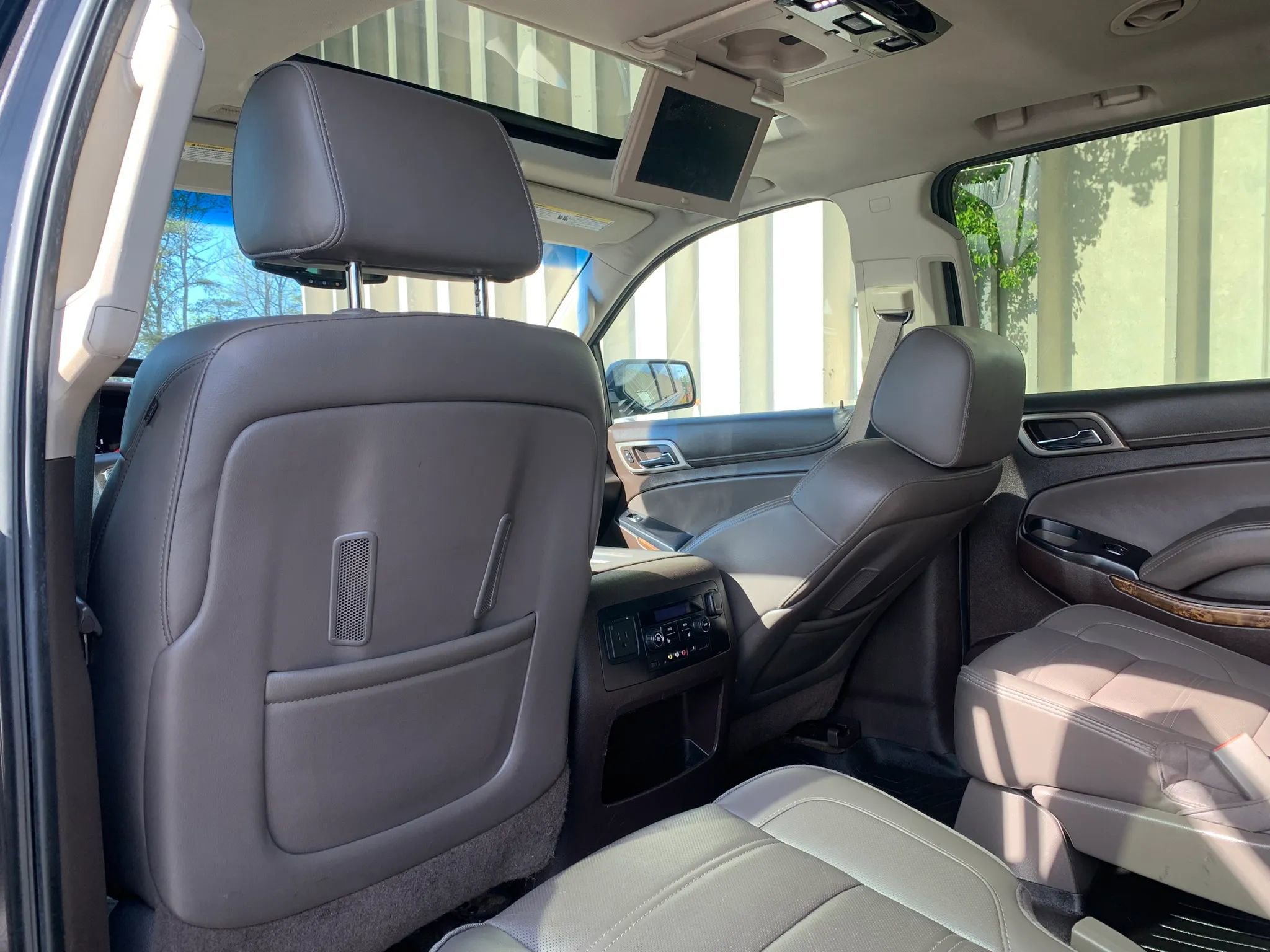 Used 2015 GMC Yukon XL Denali w/ Premium Package AWD/4WD image 32