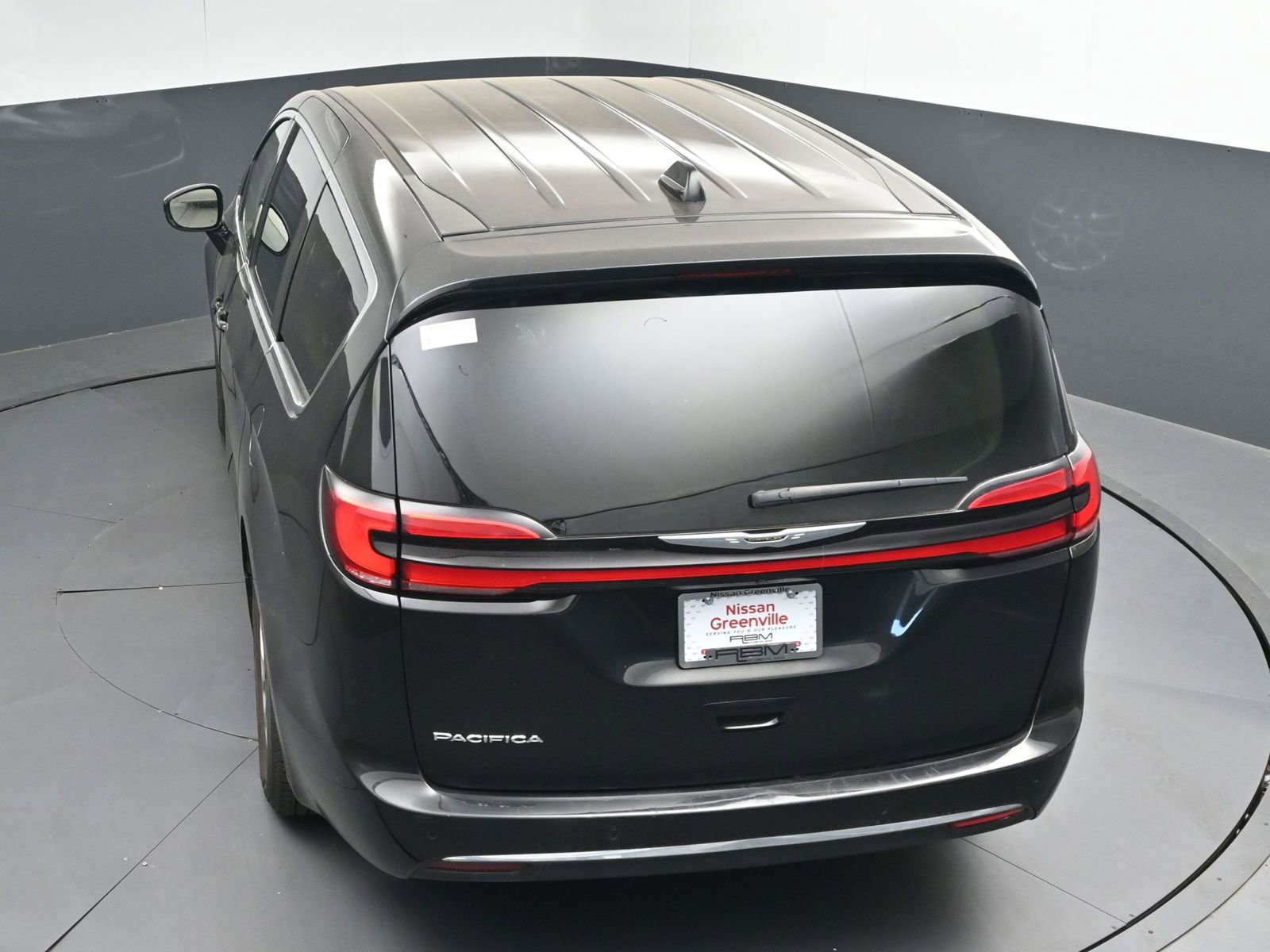 Used 2023 Chrysler Pacifica Touring-L image 37