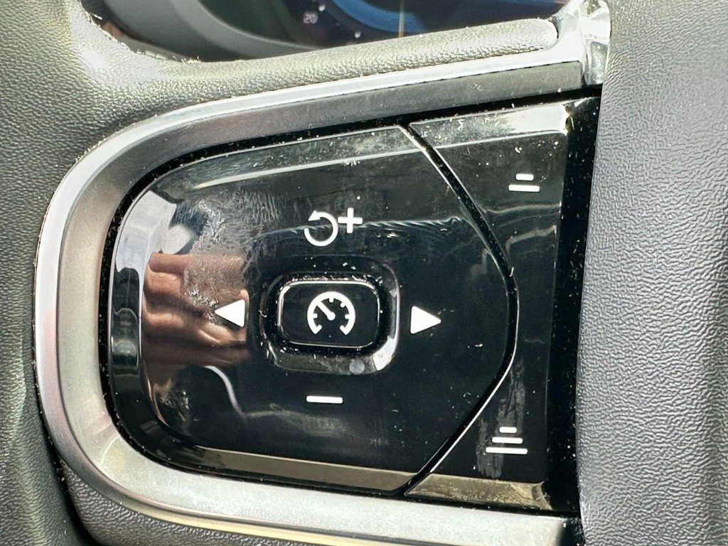 Used 2024 Volvo XC60 B5 Plus image 21