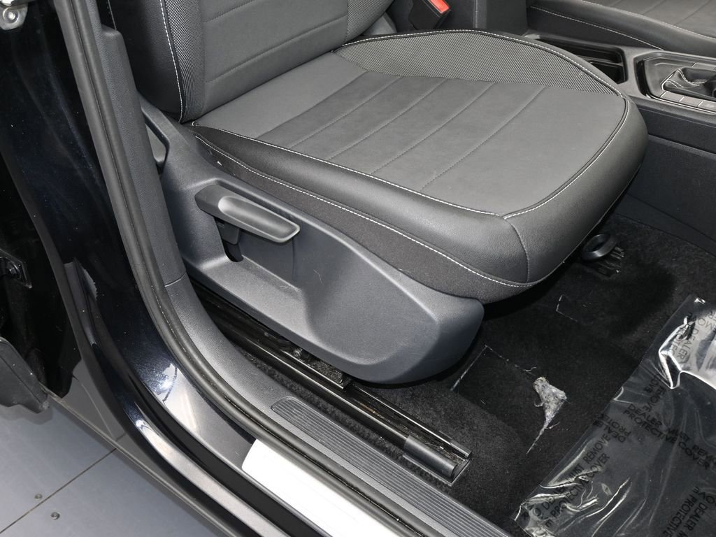 Used 2024 Volkswagen Taos SE image 44