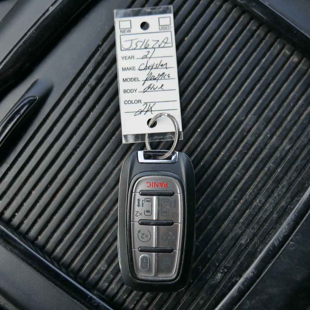 Used 2021 Chrysler Pacifica Touring-L w/ S Appearance Package FWD image 25
