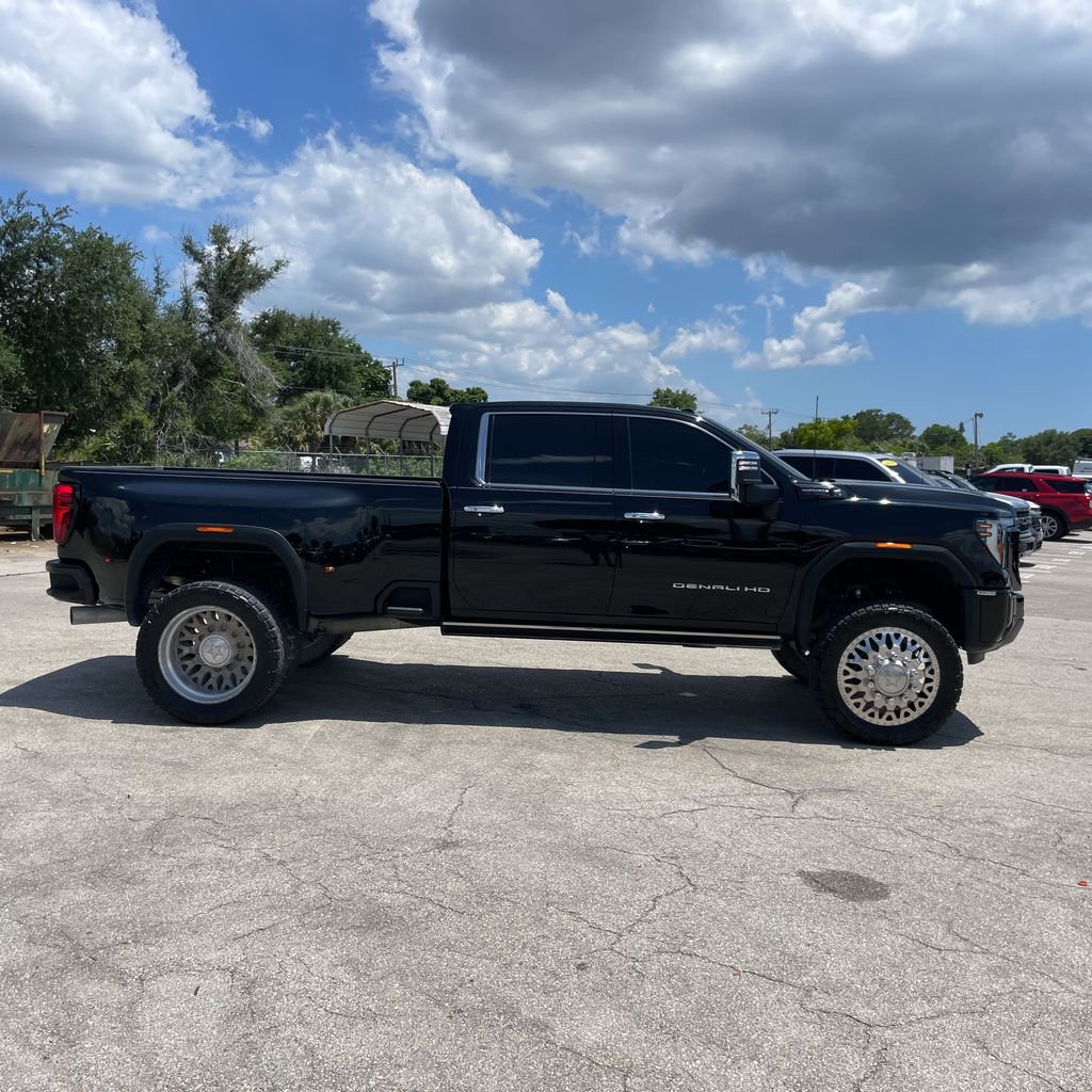 Used 2024 GMC Sierra 3500 Denali Ultimate AWD/4WD image 8