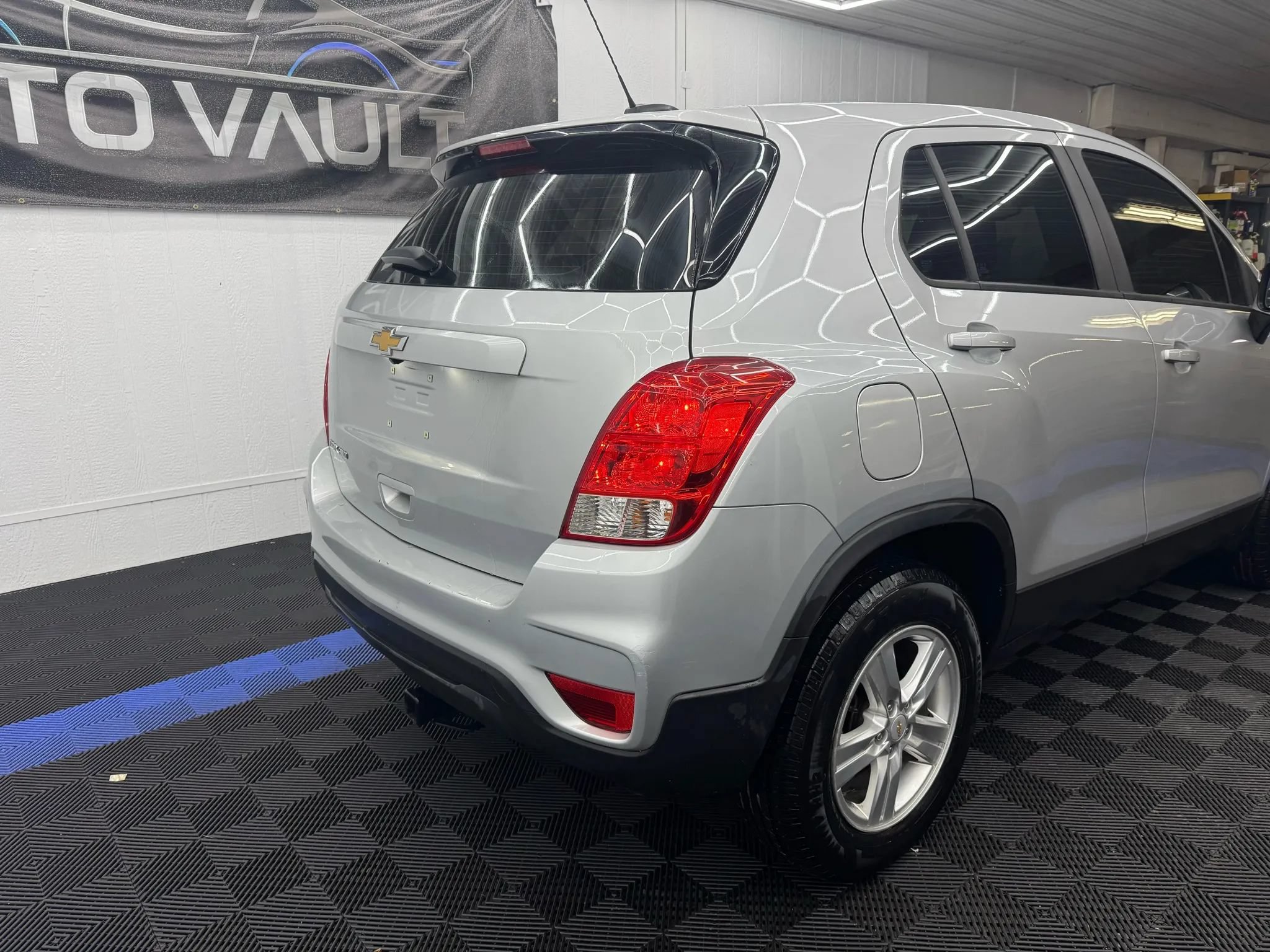 Used 2018 Chevrolet Trax LS AWD/4WD image 2