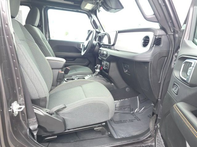 Used 2025 Jeep Wrangler Unlimited Sahara w/ Safety Group image 41