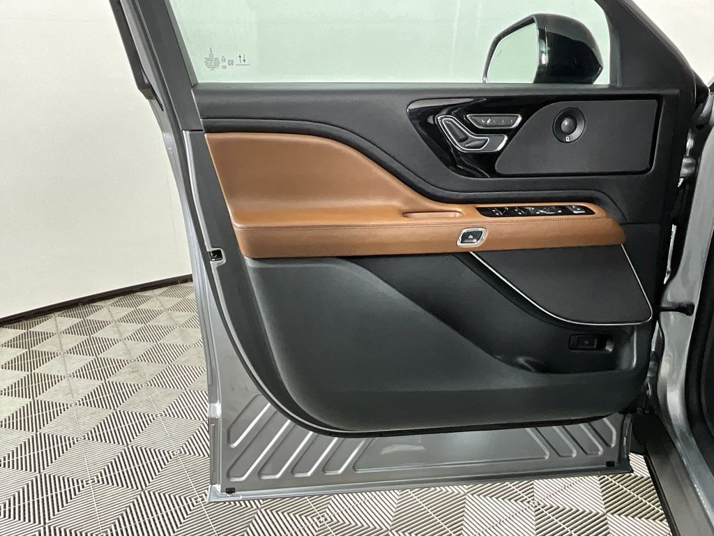 Certified 2024 Lincoln Aviator Reserve w/ Equipment Group 201A image 18