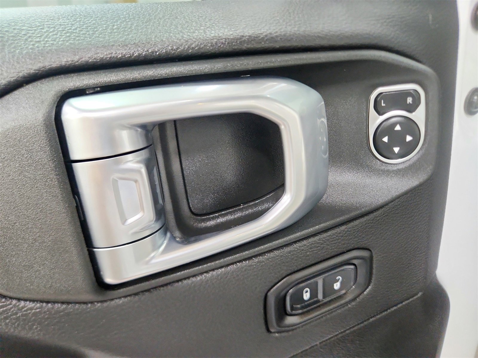 Used 2023 Jeep Wrangler Altitude image 35