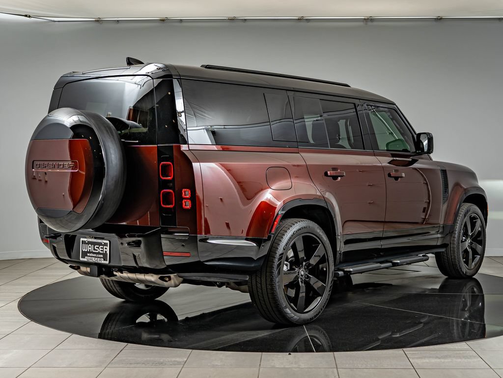 Used 2025 Land Rover Defender 130 X-Dynamic SE AWD/4WD image 5