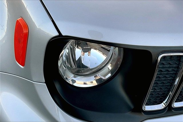 Used 2019 Jeep Renegade Latitude w/ Popular Equipment Group image 30