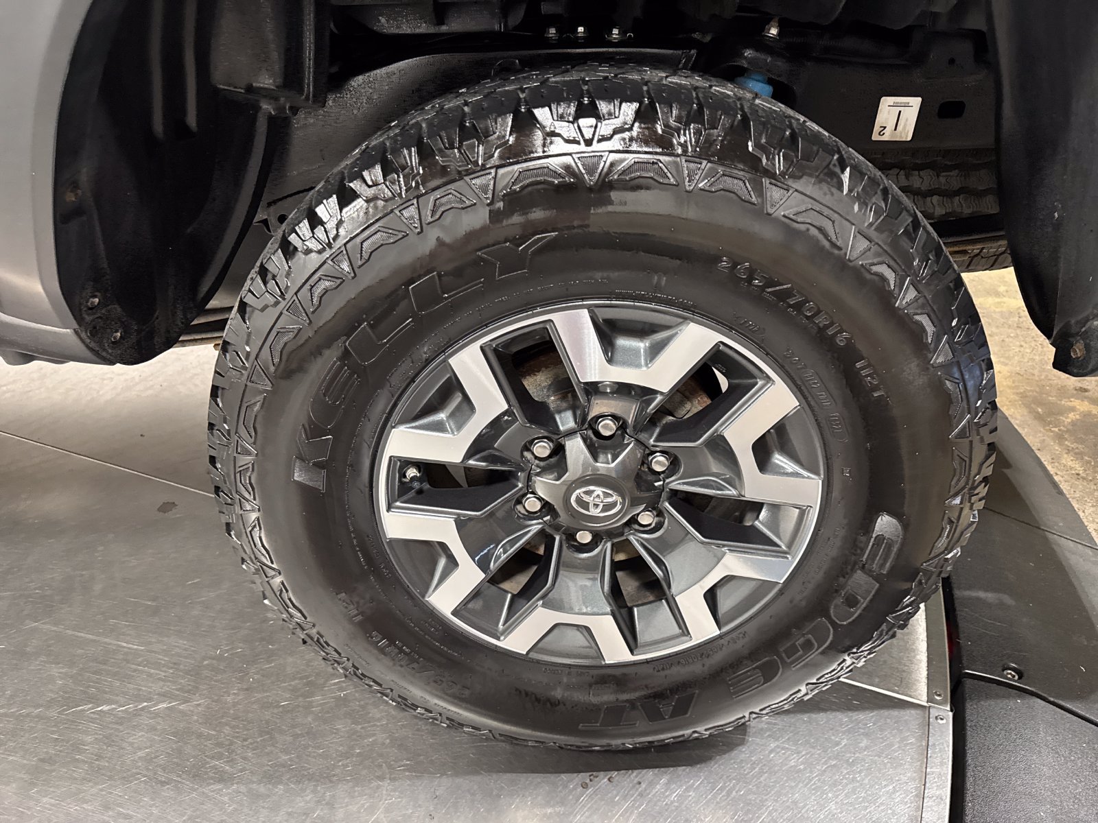 Used 2019 Toyota Tacoma TRD Off-Road w/ Technology Package AWD/4WD image 12