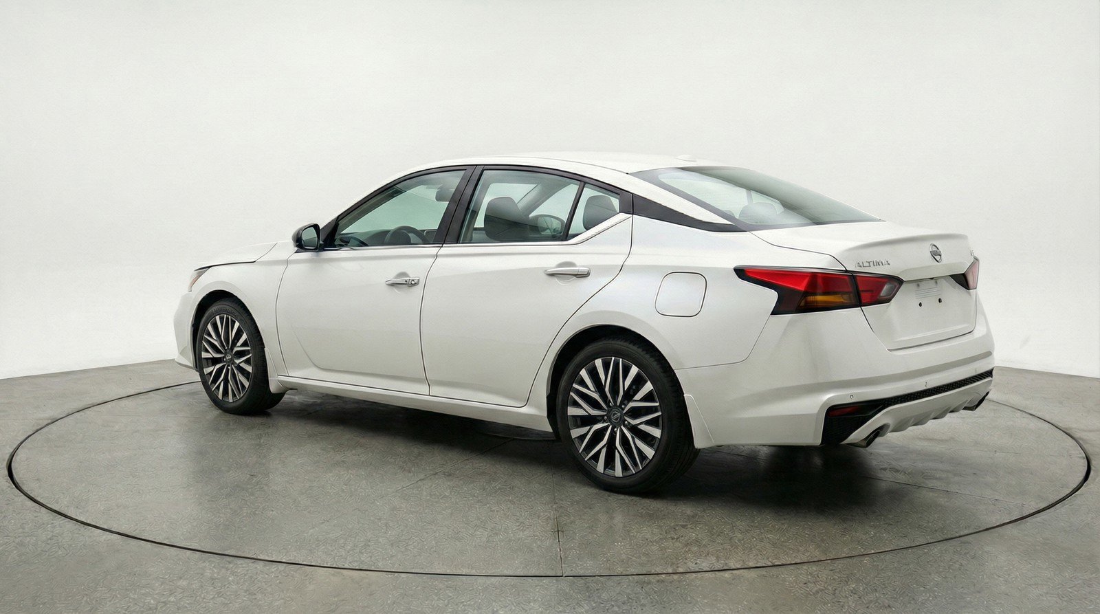 Used 2025 Nissan Altima 2.5 SV image 6