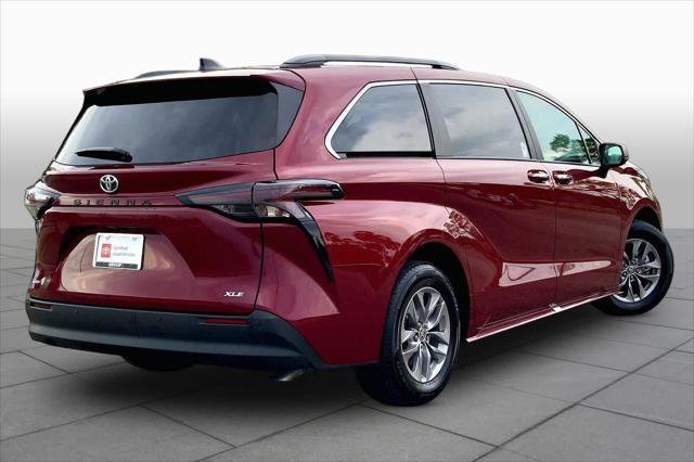 Certified 2026 Toyota Sienna XLE FWD image 13
